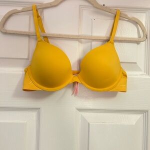 PINK Victoria's Secret Yellow T-Shirt Bra with Molded Cups
